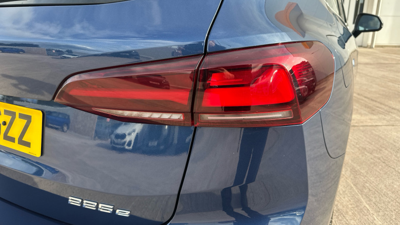 BMW 2 Series 225e xDrive Luxury 5dr DCT Hatchback